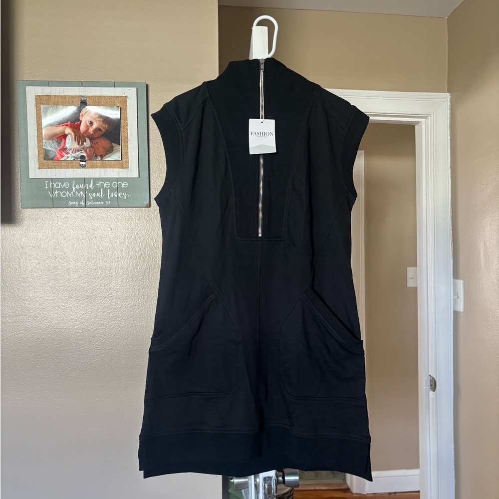 Black Sleeveless High Neck Zip Front Dress with Pockets